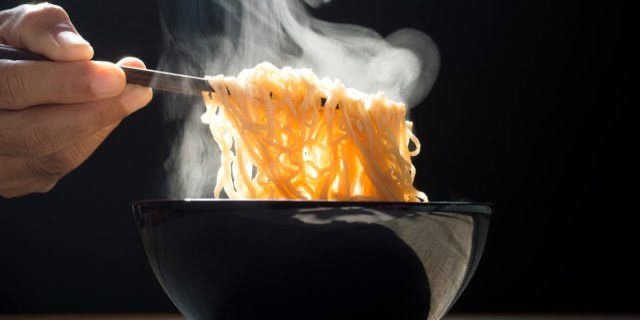 Viral di TikTok, Aksi Campur Mi Instan dengan Minyak Telon Justru Berbahaya