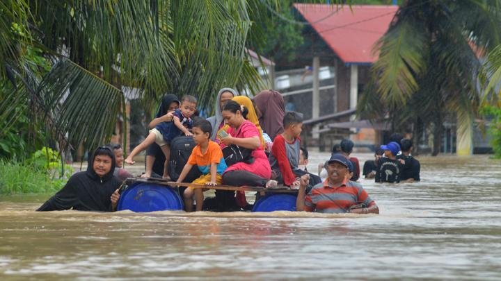 Sumbar Salurkan Bantuan Rp124 Juta untuk Penyintas Banjir di Padang Pariaman