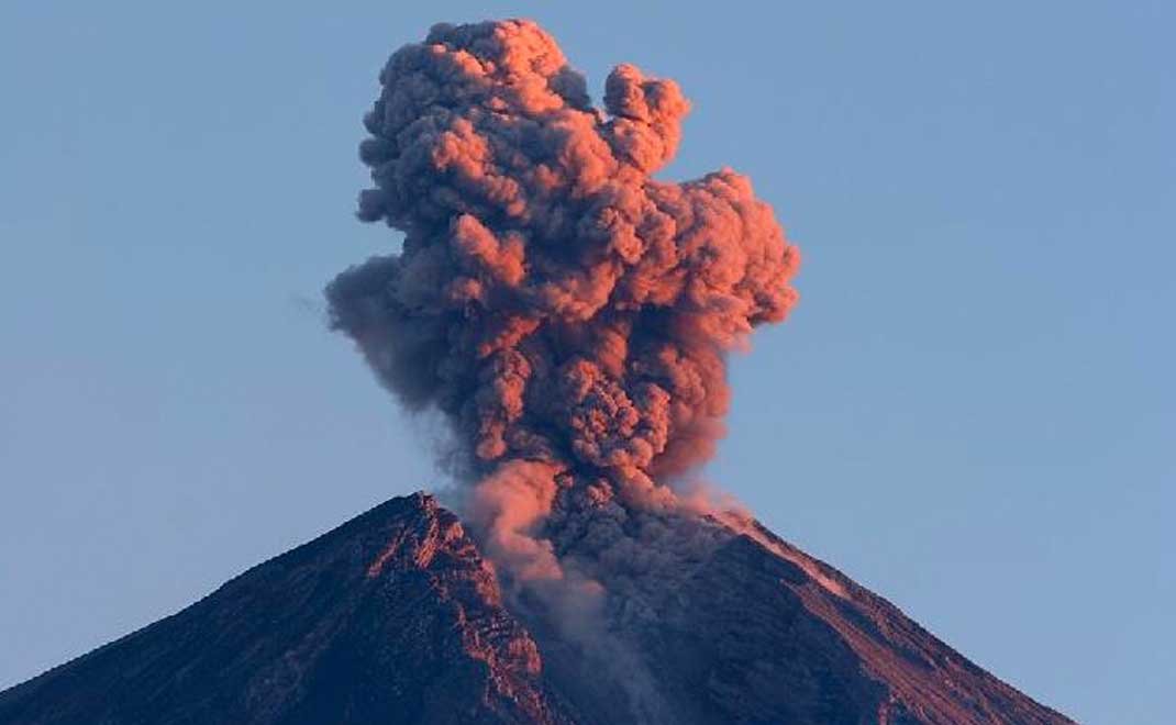 Gunung Semeru Level IV: Aktivitas Erupsi dan Lahar Hujan Masih Tinggi