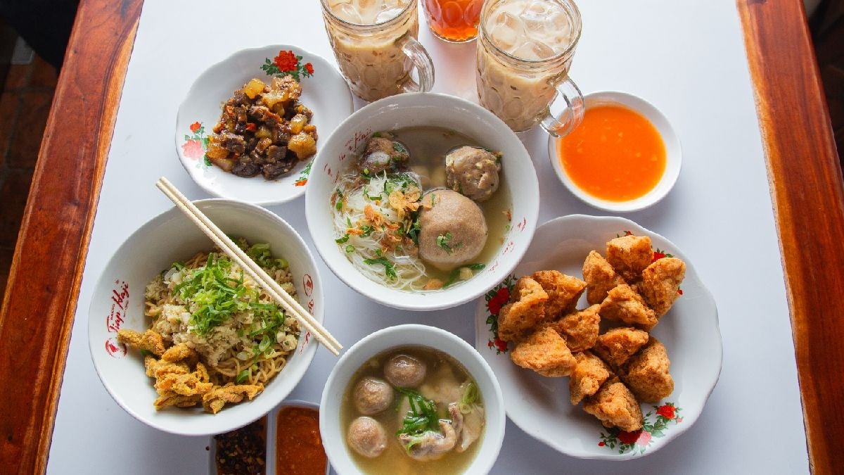 Bakso Enak dan Viral di Bandung: 18 Spot Kuliner Legendaris yang Harus Dicoba