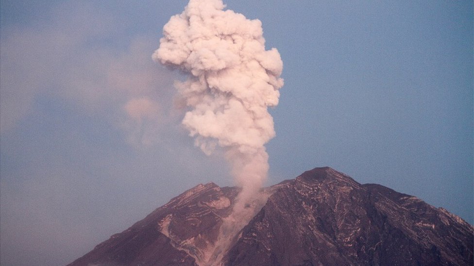 Gunung Semeru Naik ke Level Awas, Lumajang Tetapkan Status Tanggap Darurat 7 Hari