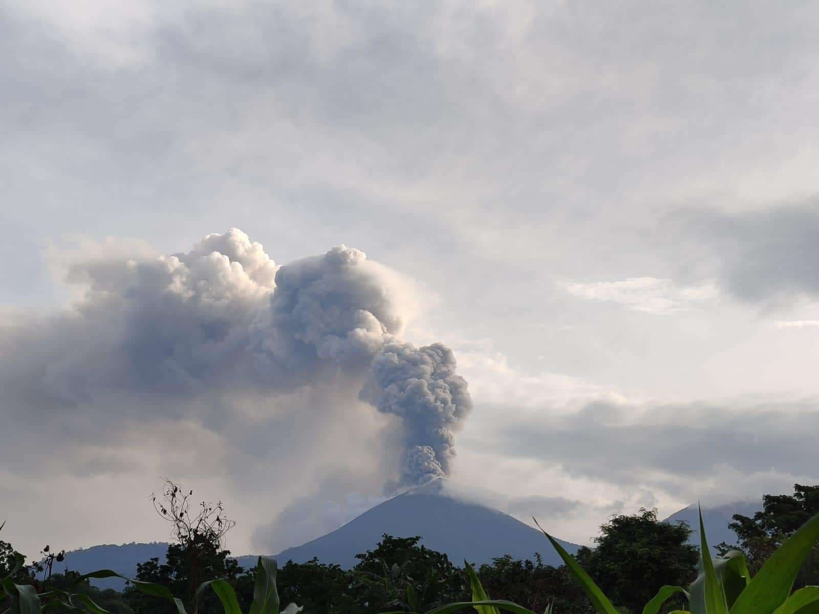 Status Gunung Lewotobi Laki-laki Turun ke Siaga, Tidak Ada Indikasi Erupsi Besar dalam Waktu Dekat