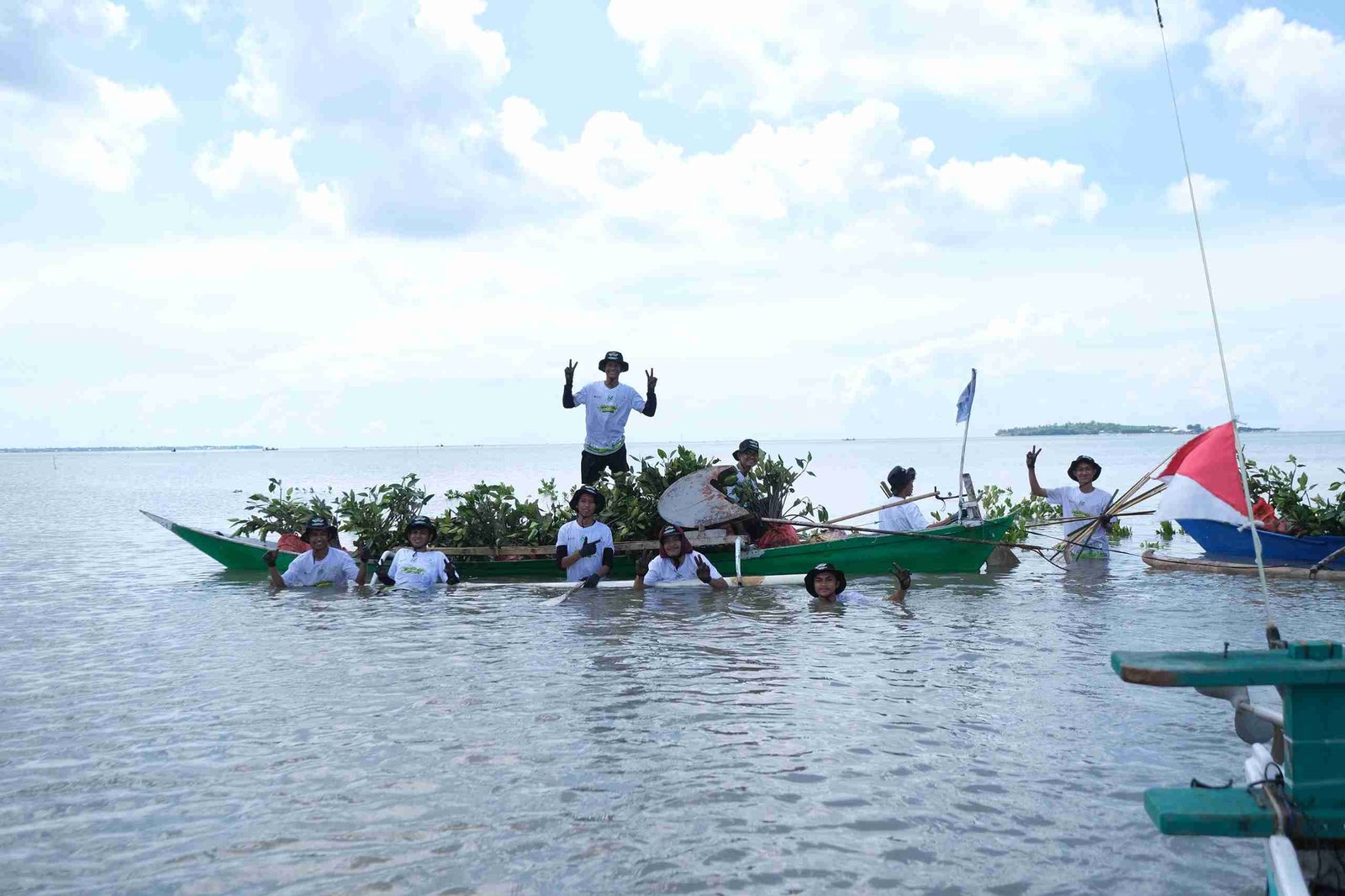 Roots of Energy: PLN Sulsel Hijaukan Jeneponto dengan Penanaman 10.150 Pohon