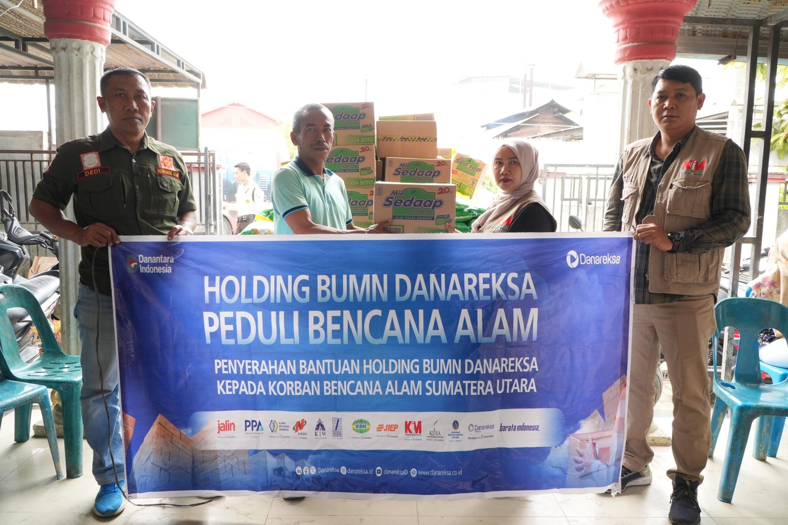 Holding BUMN Danareksa Bergerak Cepat, Distribusikan Bantuan Logistik untuk Korban Banjir Medan