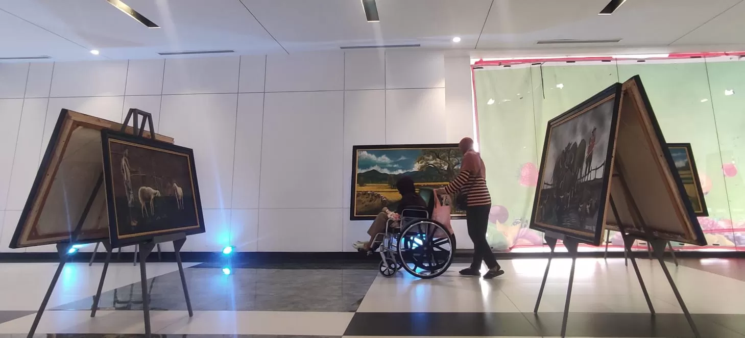 Pameran Tunggal Lukisan Diak Eko di Mojokerto Dapat Respon Positif Pengunjung