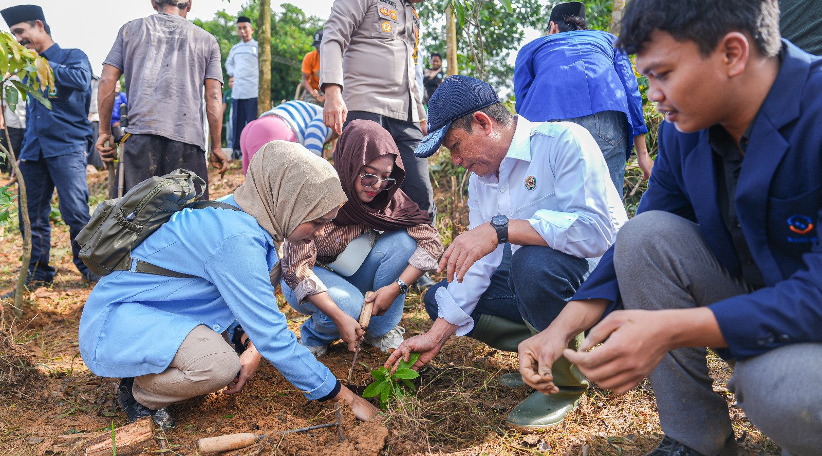 Penanaman Pohon di Hulu DAS Cisadane: Benteng Hijau untuk Cegah Abrasi dan Banjir
