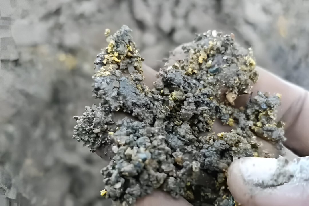 Viral di Medsos, Banjir Bandang Aceh Barat Tinggalkan Butiran Emas