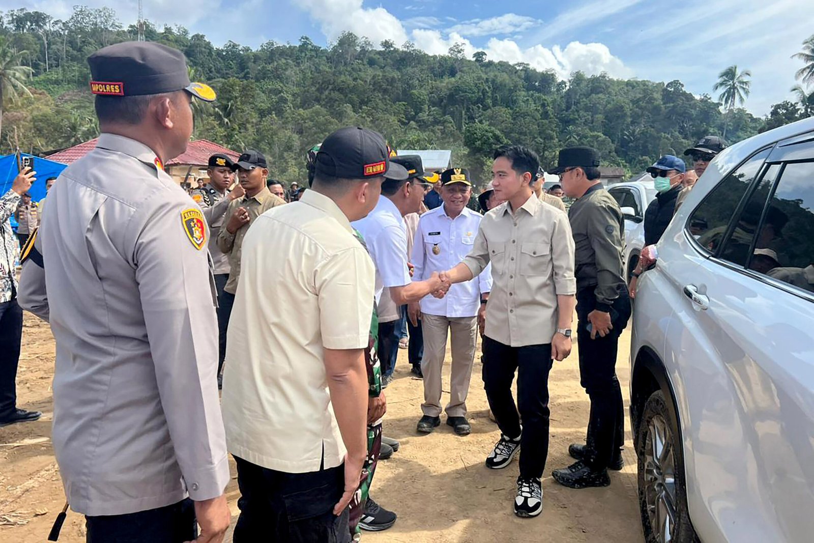 Wapres Gibran Tinjau Lokasi Bencana Longsor di Tapanuli Utara dan Pastikan Pemulihan Optimal