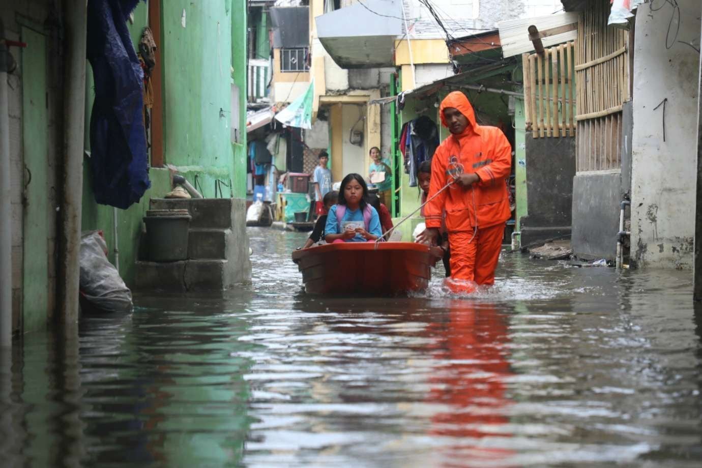 Banjir Rob Jakarta 4–6 Desember 2025: Tips Warga Pesisir Hadapi Puncak Pasang