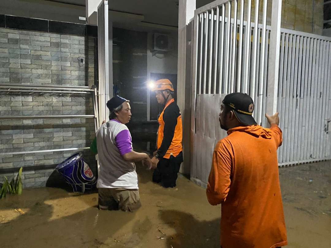 Ribuan Warga Jember Terdampak Banjir Luapan Sungai, BPBD Dirikan Tenda Pengungsian