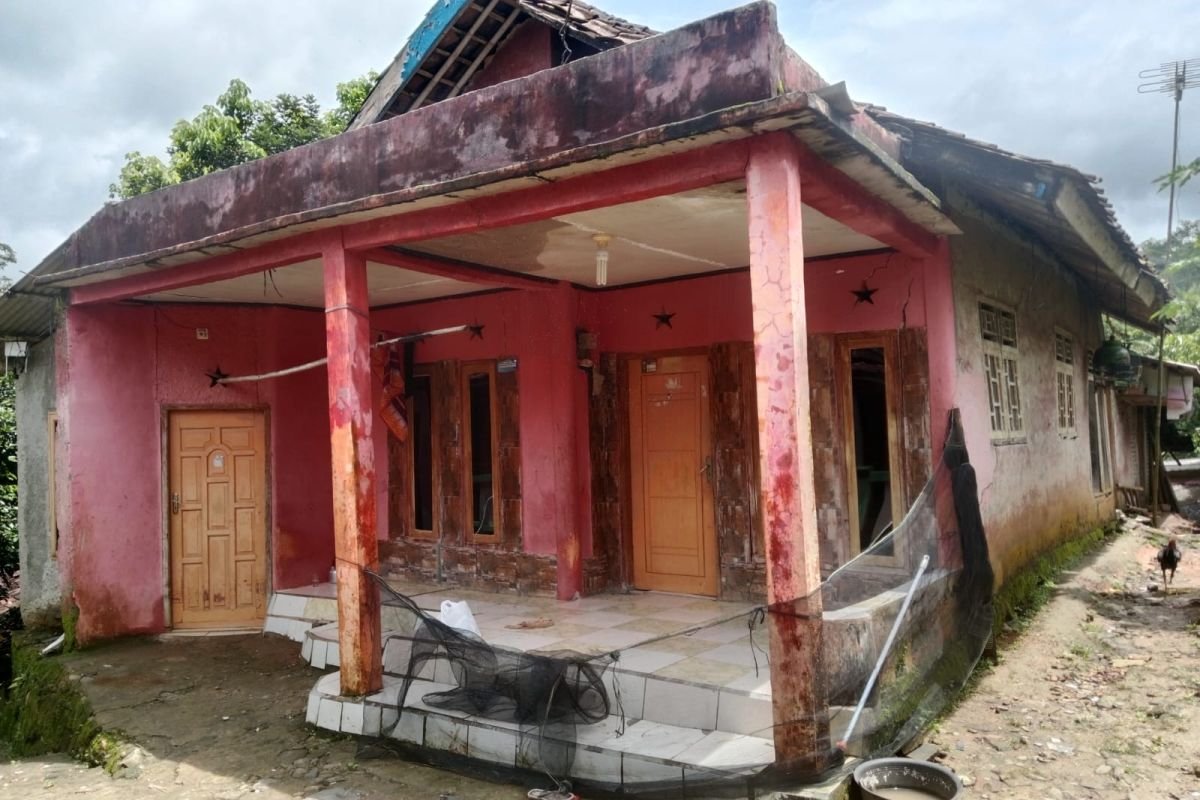 Belasan Rumah di Lebak Terdampak Pergerakan Tanah Akibat Hujan Ekstrem