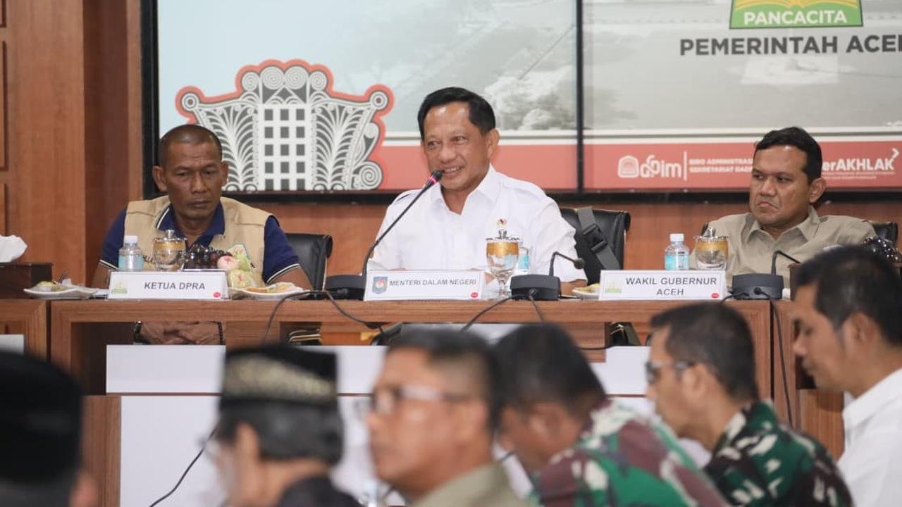 Mendagri Tito Karnavian Fokus Pembersihan Lumpur Pascabencana Sumatra