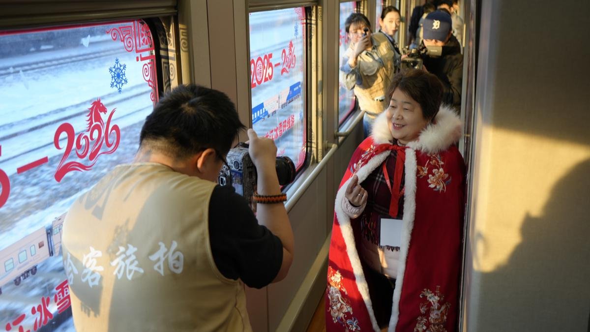 Kereta Wisata di China Hadirkan Layanan Kostum dan Fotografi
