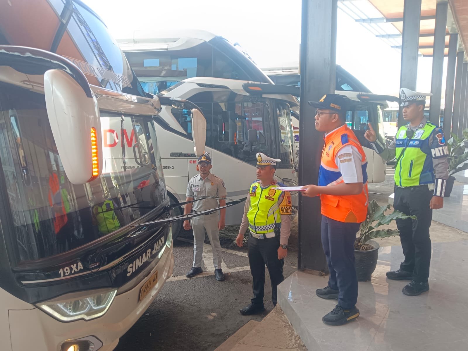Jamin Keselamatan Angkutan Umum, Jasa Raharja Wonosobo dan Tim Gabungan Gelar Ramp Check di Terminal Mendolo Wonosobo