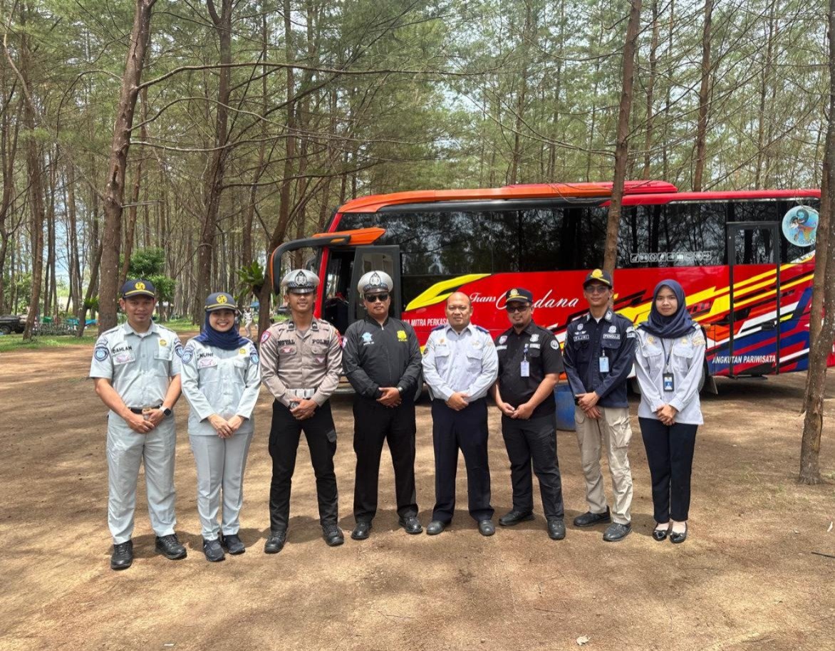 Perkuat Keselamatan Wisata, PT Jasa Raharja Kanwil Kalimantan Timur Laksanakan Ramp Check Angkutan Umum di Pantai Lamaru dan Pantai Manggar