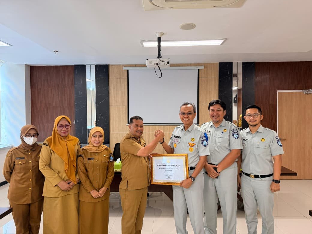 Jasa Raharja Apresiasi Pelayanan Cepat RSUD Tenriawaru melalui Quantum Claim Speed Award