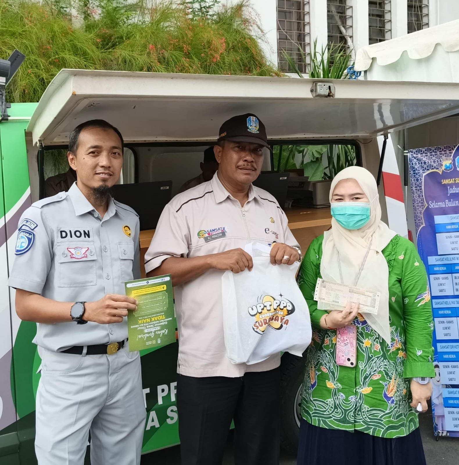 Semarak Ramadhan, Samsat Keliling Hadir Dalam Event “Ramadhan Vaganza” di Balaikota Surabaya