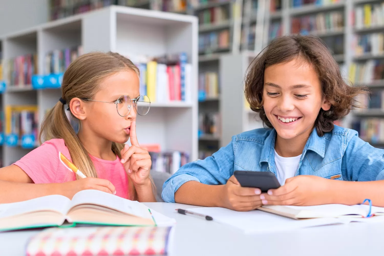 Aturan Ponsel untuk Remaja Lebih Efektif dengan Pendekatan Fungsi dan Waktu