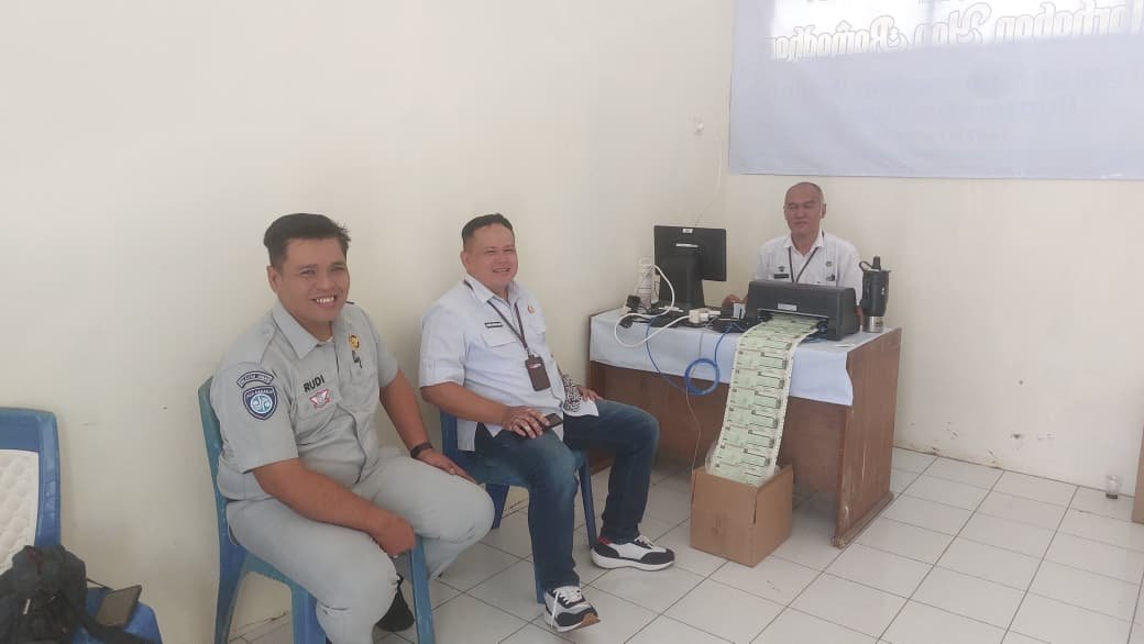 Penanggung Jawab Samsat Ciamis Bersama Kepala P3D Wilayah Kabupaten Ciamis Hadiri Pembukaan Loket Pelayanan Samsat Keliling di Kelurahan Purwadadi