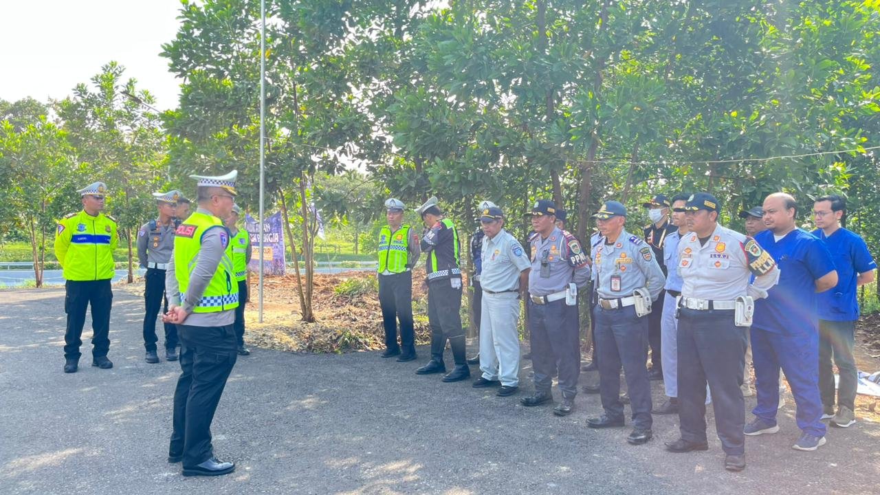 Jasa Raharja Purwakarta Kolaborasi dengan Korlantas Polri dan Polres Purwakarta Gelar Pemeriksaan Kesehatan Pengemudi dalam Ramp Check Arus Mudik 2026