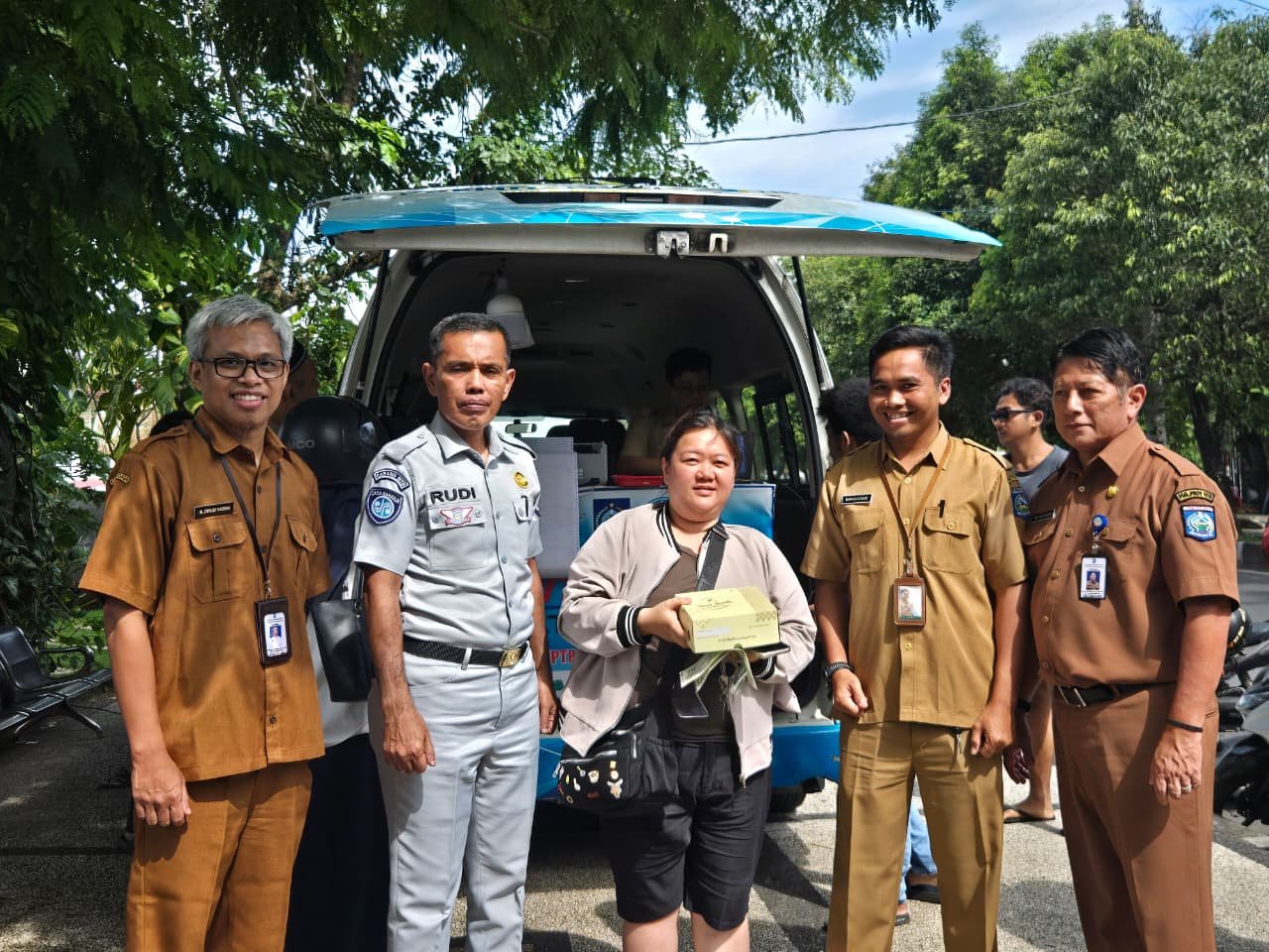 Apresiasi Wajib Pajak, Jasa Raharja NTB dan Bappenda NTB Gelar Aksi Bagi Takjil dan Sembako 