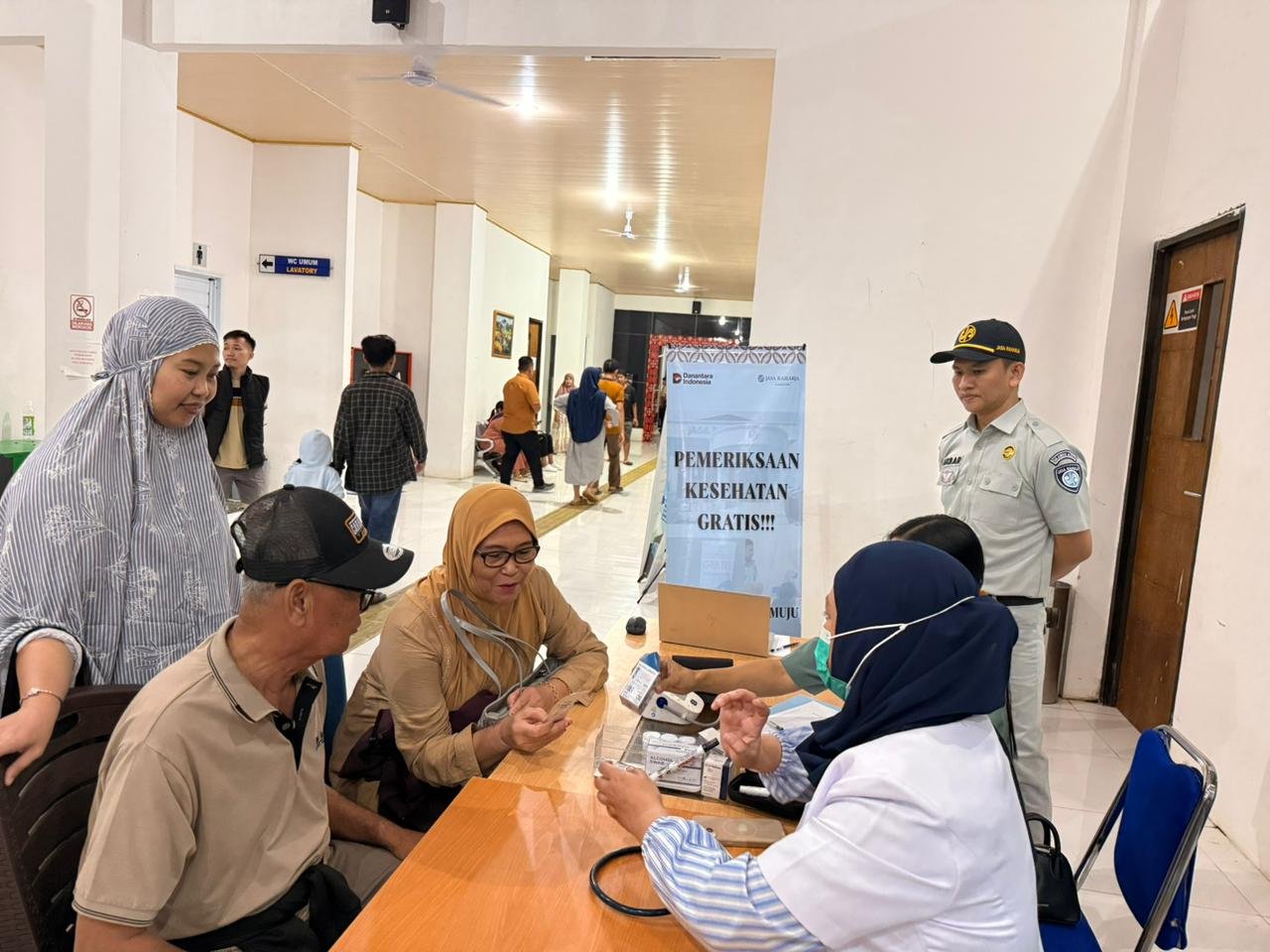 Jasa Raharja Cabang Mamuju Laksanakan Pemeriksaan Kesehatan Gratis (MUKL) dalam Rangka PAM Lebaran 2026 di Terminal Simbuang
