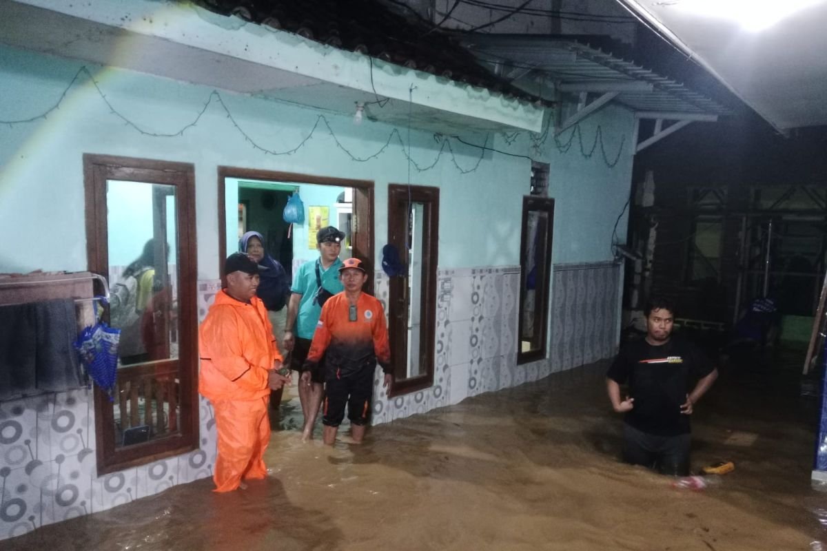 Cuaca Ekstrem, BPBD Jember Evakuasi Warga dan Distribusikan Bantuan Banjir-Longsor