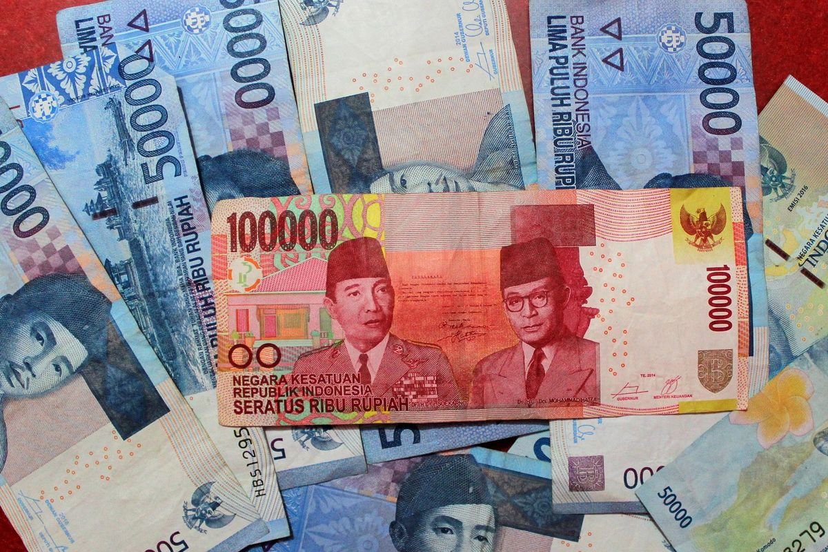 Nilai Tukar Rupiah Bergerak Positif, Menguat 0,04 Persen terhadap Dolar AS