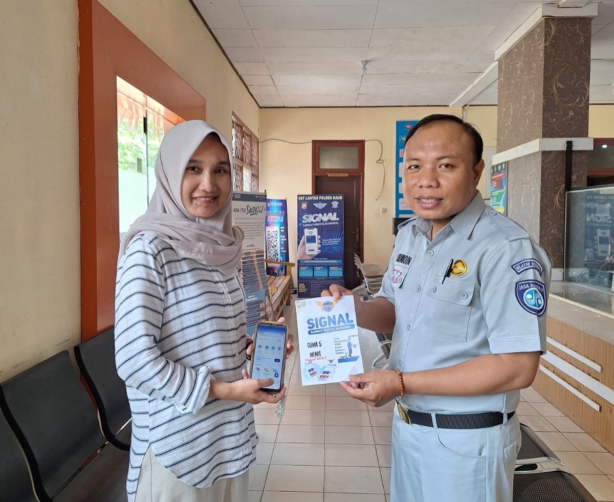 Penanggung Jawab Jasa Raharja Kaur Sosialisasikan Aplikasi SIGNAL di Samsat Kaur, Dorong Transformasi Digital Layanan Pajak Kendaraan