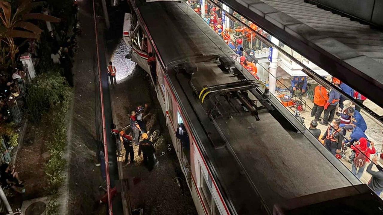 KRL Terganggu, 19 KA Jarak Jauh Dibatalkan dan Shuttle Bus Disiapkan