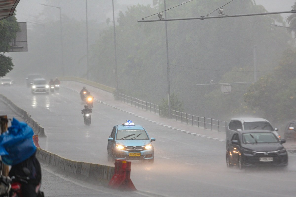 BMKG Imbau Warga Waspada Cuaca Ekstrem Selama Masa Pancaroba
