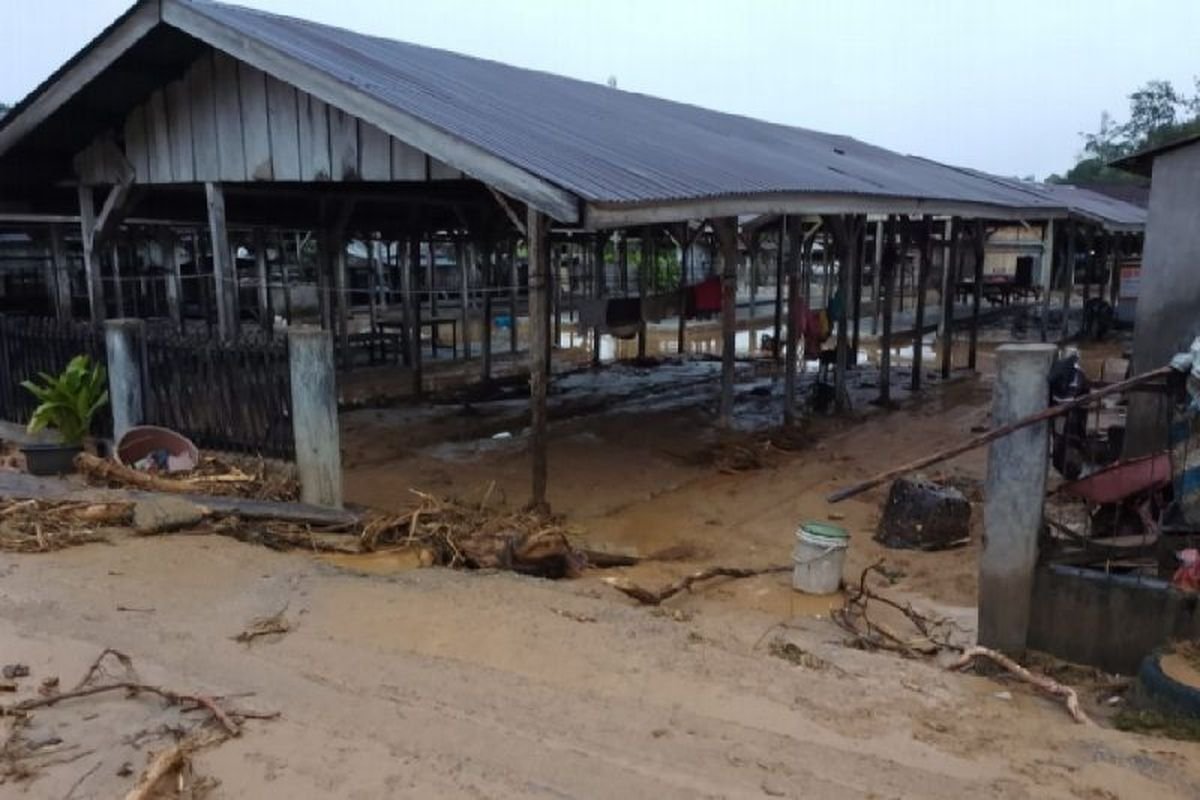 Banjir Bandang Terjang Tapanuli Utara, Rumah Hanyut dan Jembatan Putus
