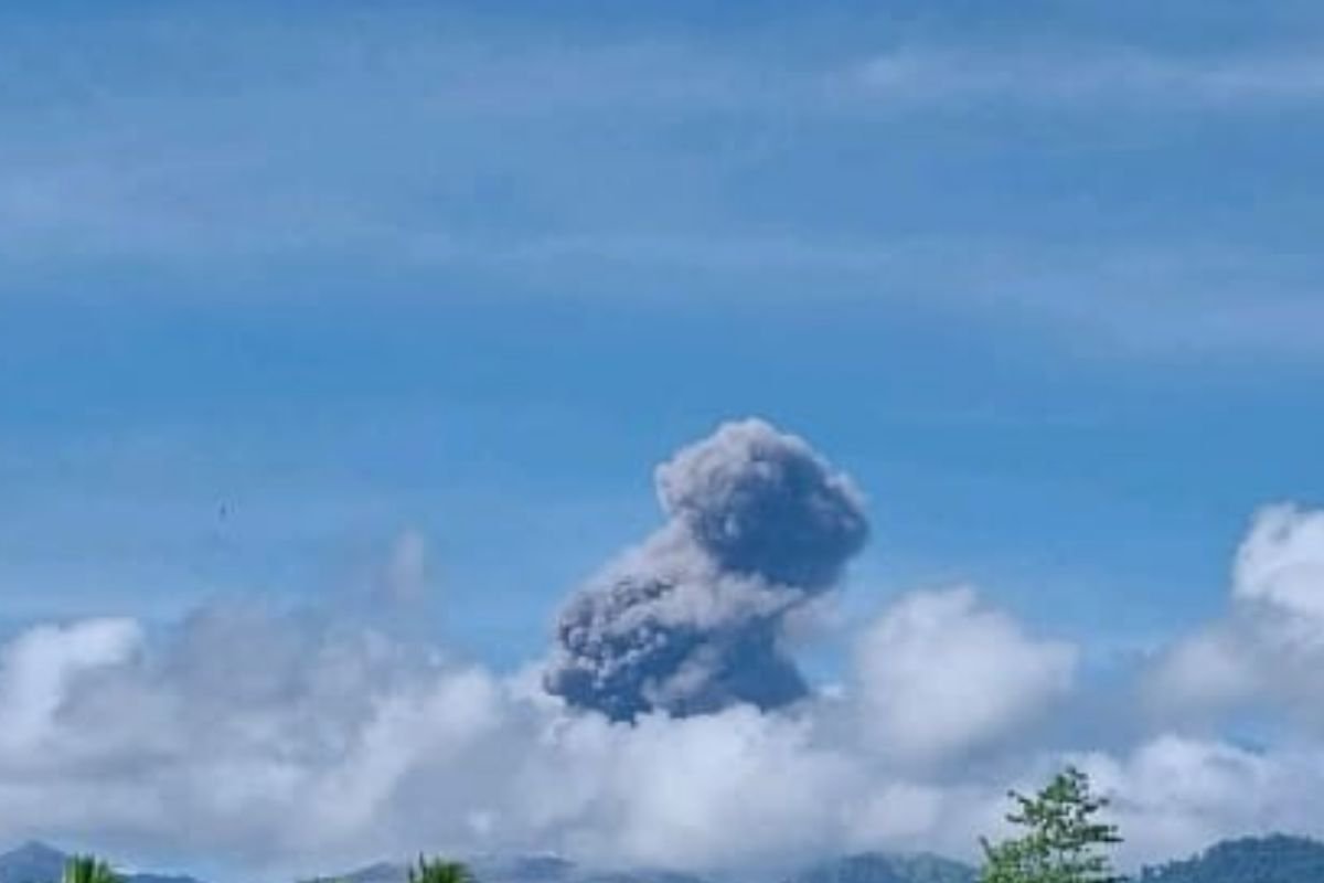 Gunung Dukono Maluku Utara Erupsi, Abu Vulkanik Capai 1.000 Meter