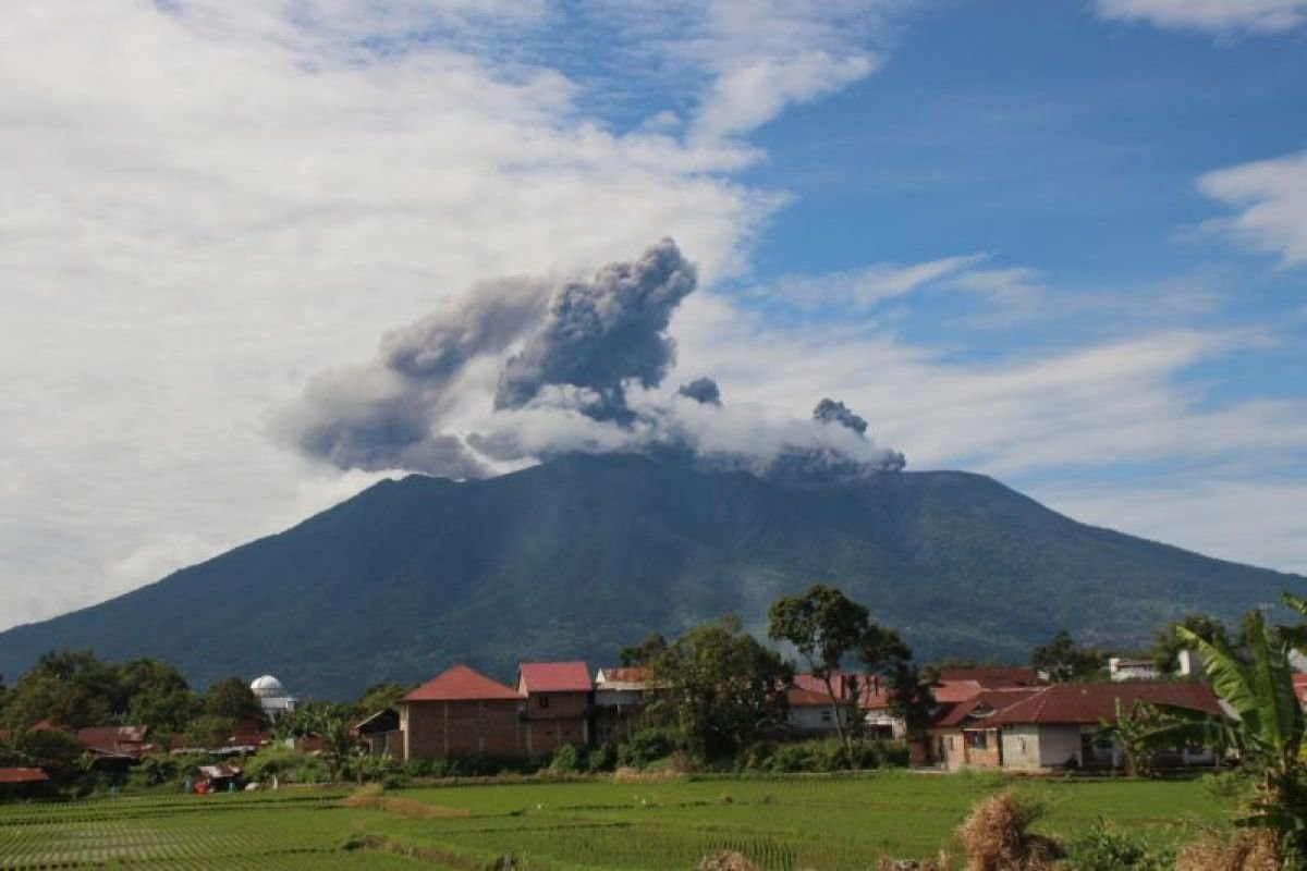 Gunung Marapi di Sumatera Barat Alami Erupsi Singkat 22 Detik