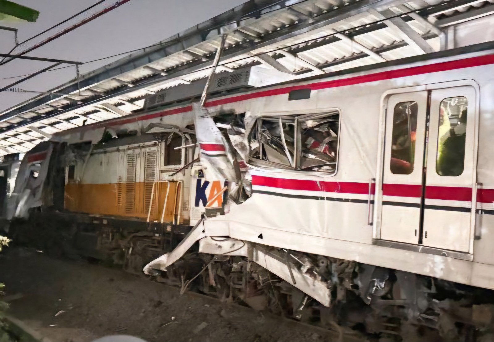 Update Tabrakan Kereta Bekasi: 15 Korban Jiwa, Identifikasi Masih Berlangsung