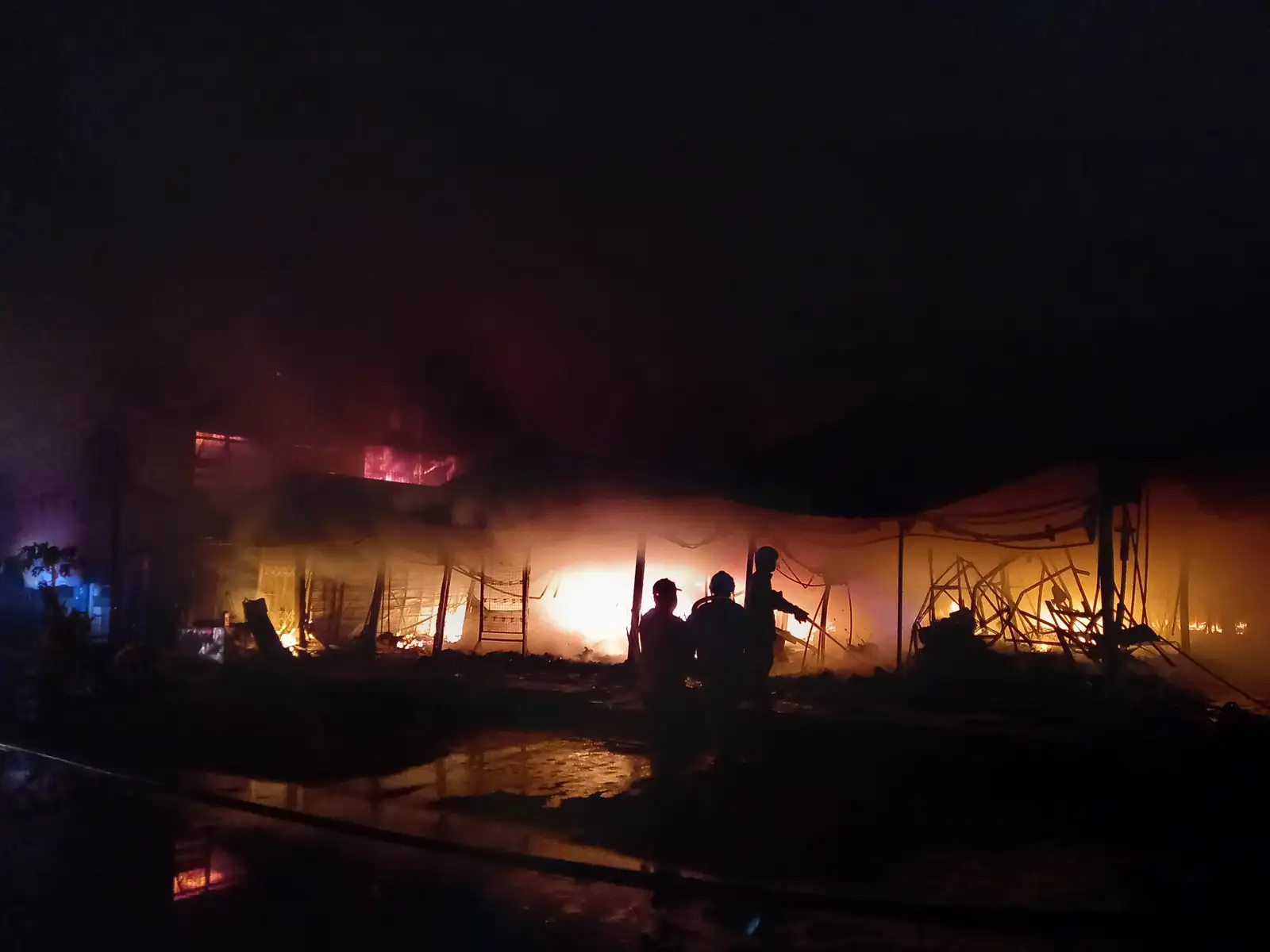 Kebakaran Hebat di Pasar Kanjengan, Api Hanguskan Ratusan Kios