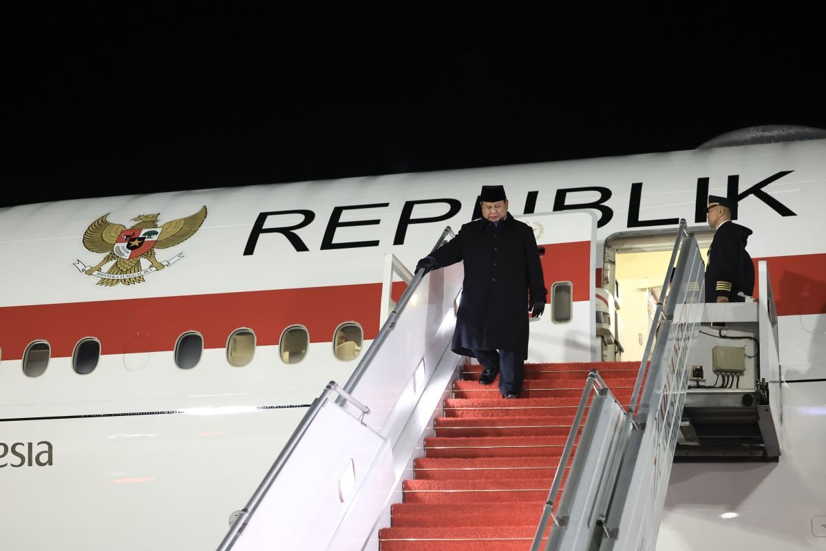Prabowo Subianto Tiba di Prancis, Siap Bertemu Emmanuel Macron Bahas Kerja Sama Strategis