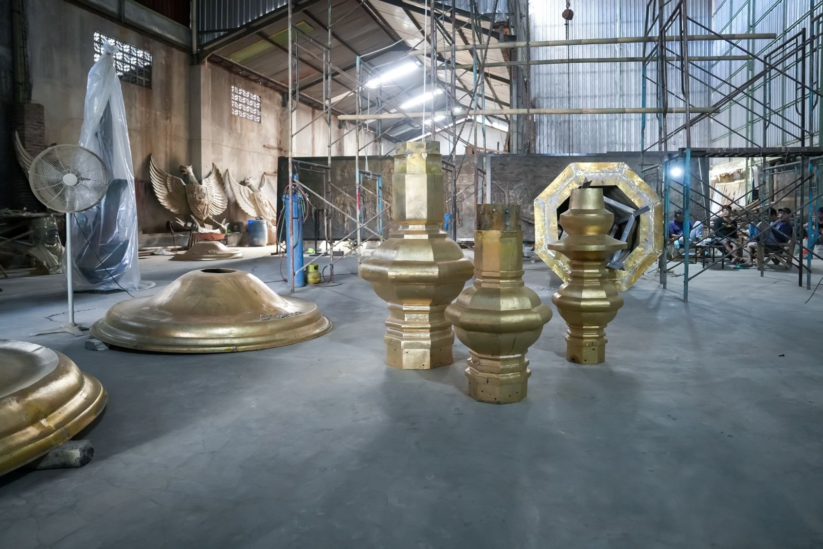 Studio Patung Yusman Jadi Pusat Pengerjaan Chattra Borobudur