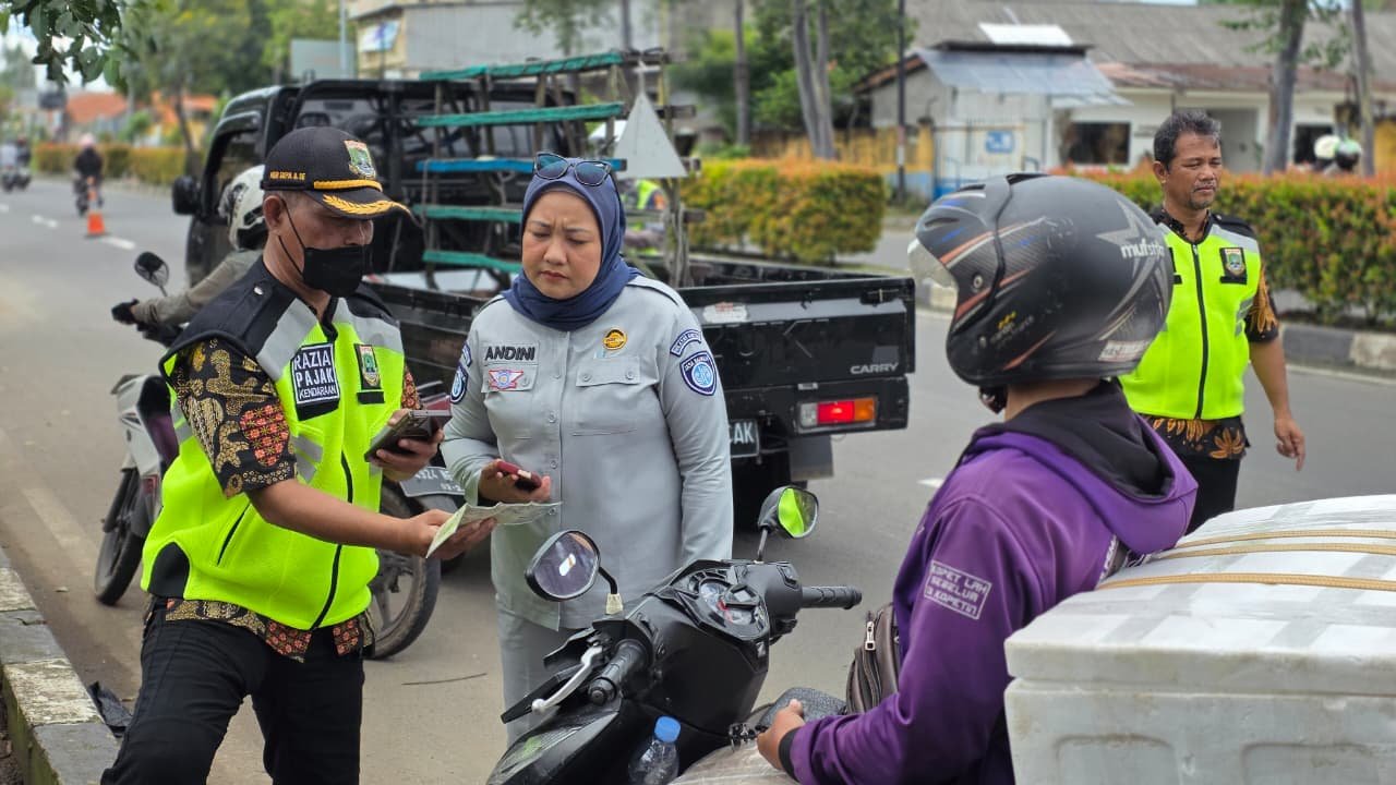 Tim pembina Samsat Ciledug gelar Razia ingatkan Fungsi pajak Kendaraan berperan sebagai Perlindungan