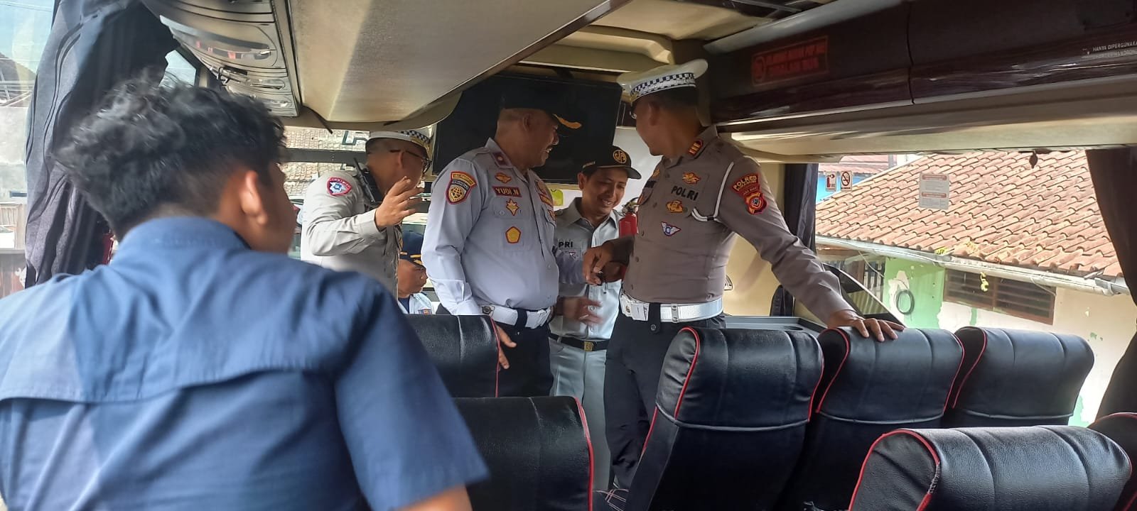 Peningkatan Keselamatan Transportasi Jalan, FLLAJ Kabupaten Sukabumi Laksanakan Inspeksi Armada Bus dan Pemeriksaan Kesehatan Awak Kendaraan