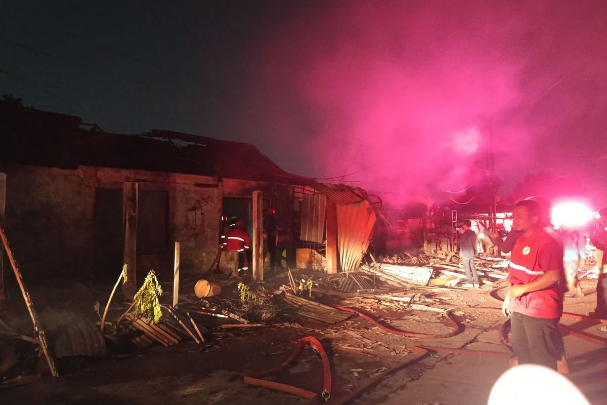 12 Orang Luka Akibat Kebakaran di SPBE Cimuning, Bekasi