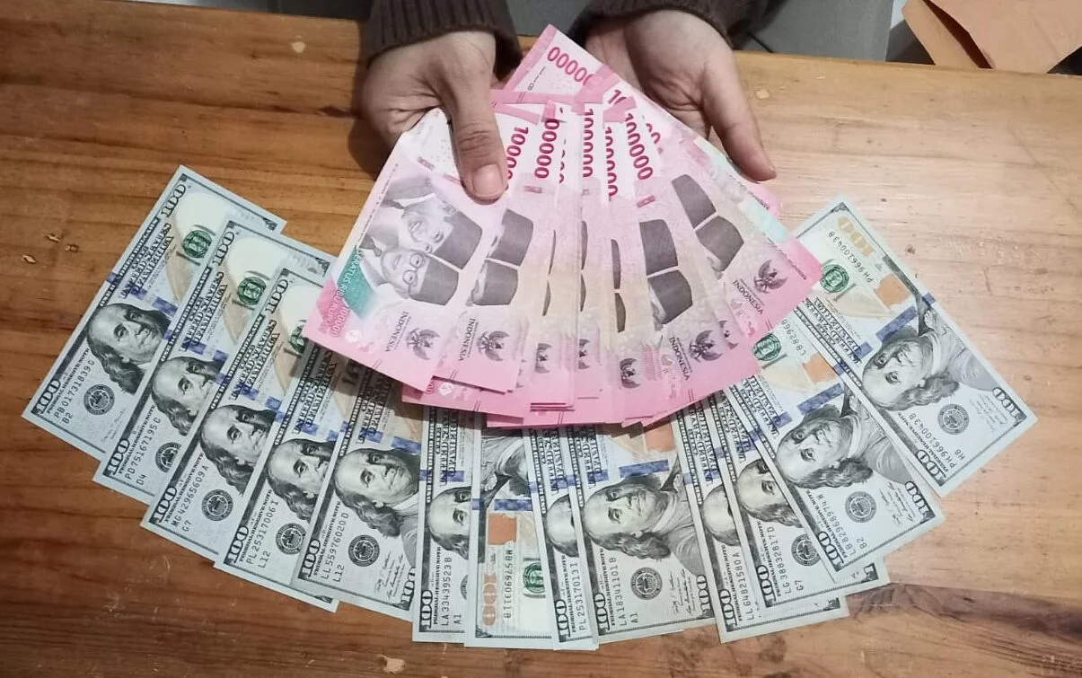 Nilai Tukar Rupiah Turun 108 Poin, Sentuh Rp17.289 per Dolar AS