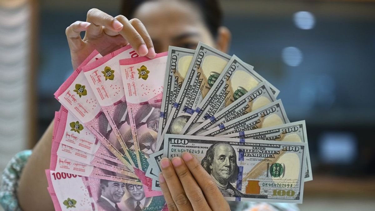 Rupiah Menguat Tipis ke Rp17.083 per Dolar AS pada Jumat Pagi
