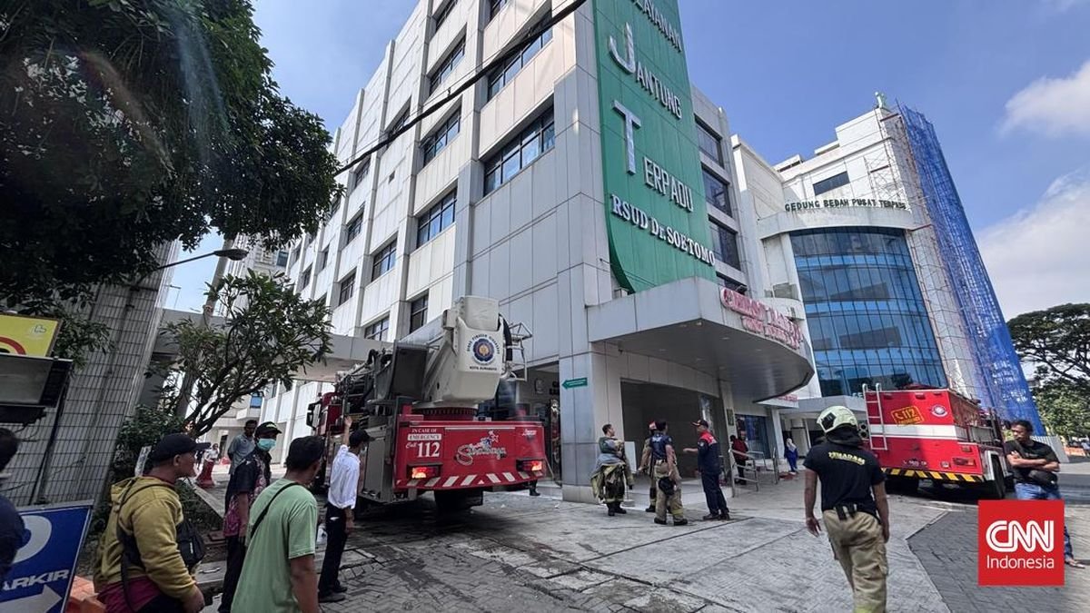 Asap Tebal Selimuti Gedung Jantung RSUD Dr Soetomo, Puluhan Pasien Dievakuasi