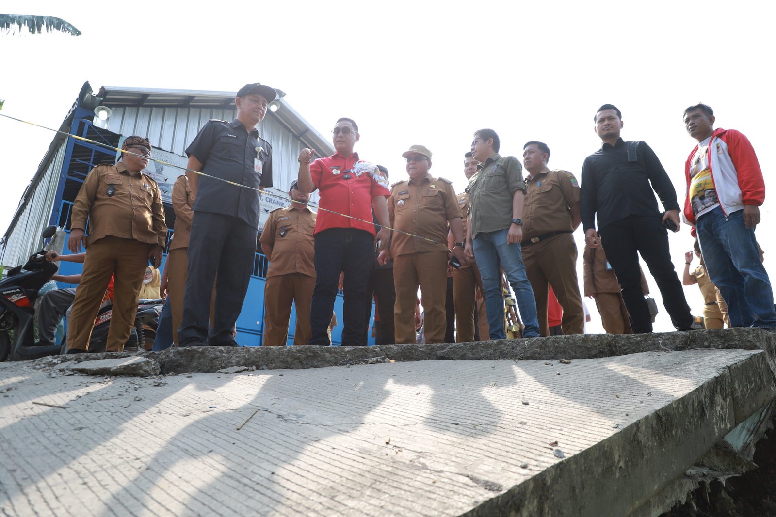 Pemkab Bekasi Fokus Tangani Kerusakan Jalan CBL yang Membahayakan Pengendara