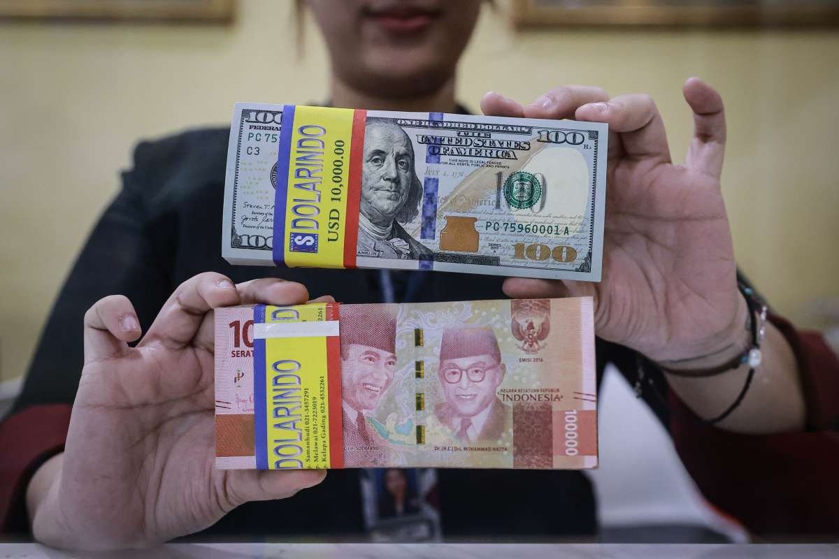 Rupiah Dibuka Melemah 9 Poin terhadap Dolar AS di Level Rp17.813