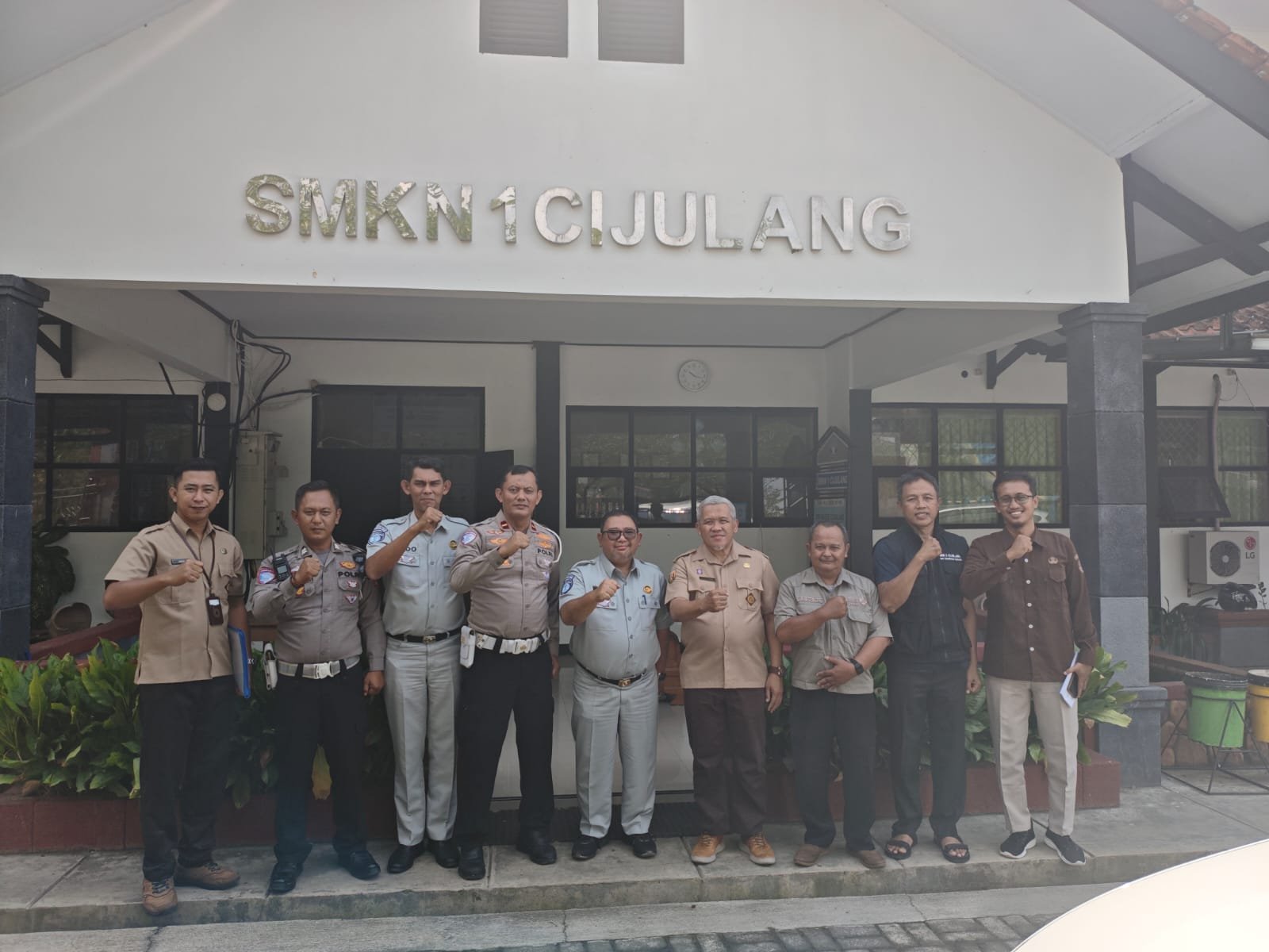PT Jasa Raharja Cabang Tasikmalaya Dorong Kepatuhan Pajak Kendaraan Bermotor dan SWDKLLJ Melalui Edukasi di Lingkungan Sekolah di Kabupaten Pangandaran