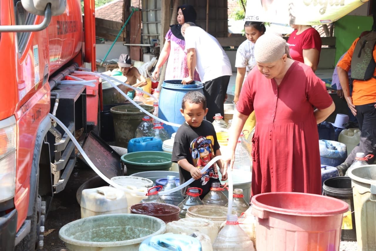 Enam Desa di Bekasi Dilanda Kekeringan, 2.416 KK Terima Bantuan Air Bersih