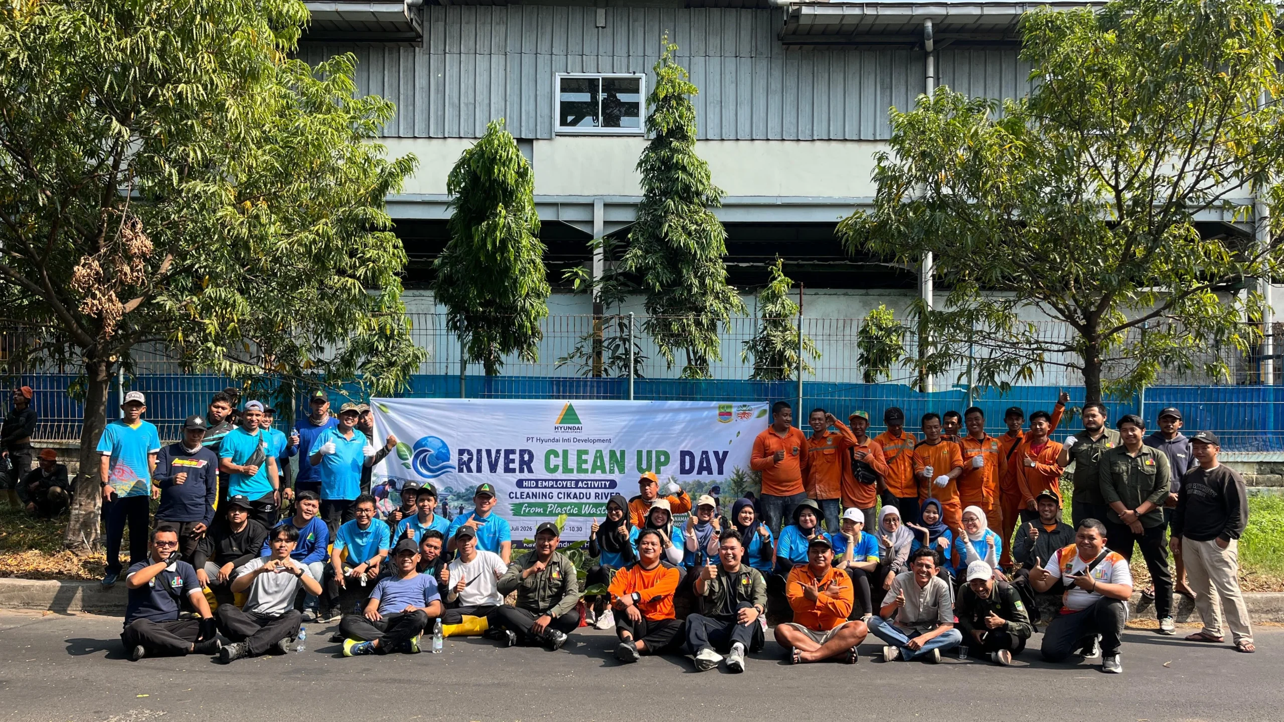 Kolaborasi DLH Bekasi dan Hyundai Bersihkan Sungai Cikadu, Tanam Pohon Cegah Erosi