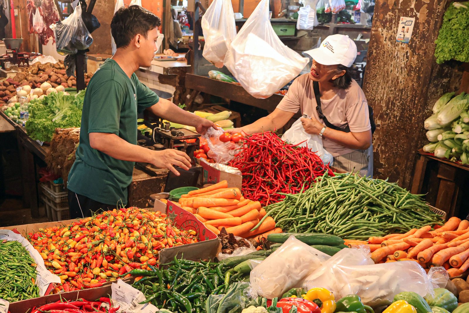 PIHPS: Harga Cabai Rawit Naik ke Rp57.250 per Kg, Beras dan Minyak Goreng Stabil